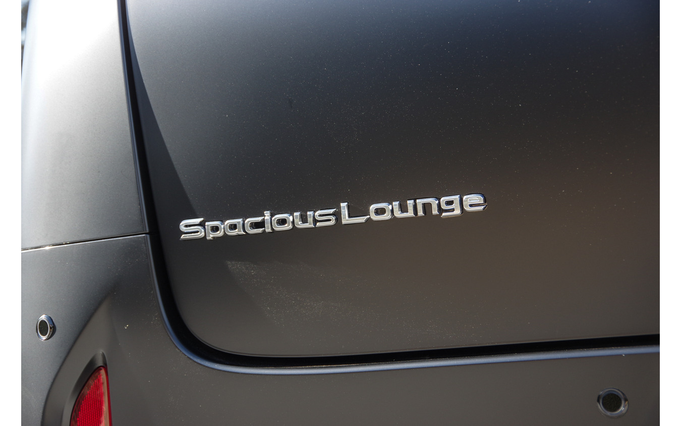 トヨタ アルファード「Spacious Lounge」(内装ブラック、HEV)