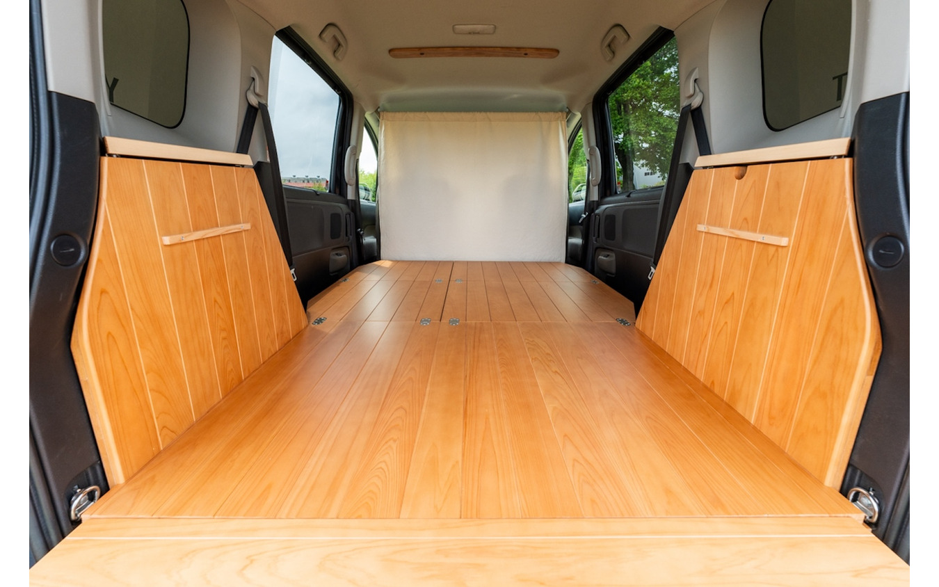 YURTの『シエンタ』用車中泊キット「VANLIFE ROOMKIT」