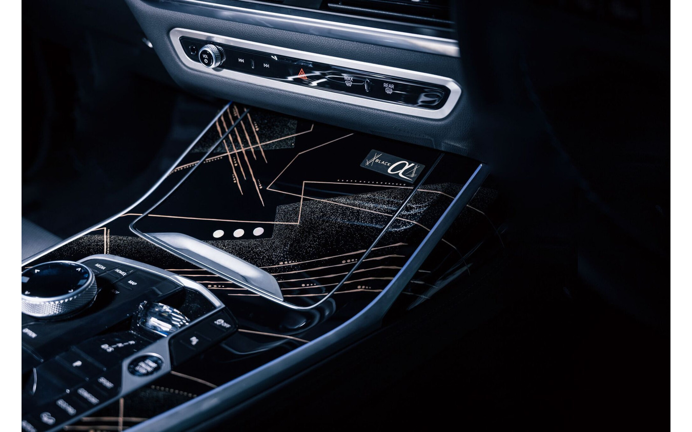 BMW『X7 BLACK-α』