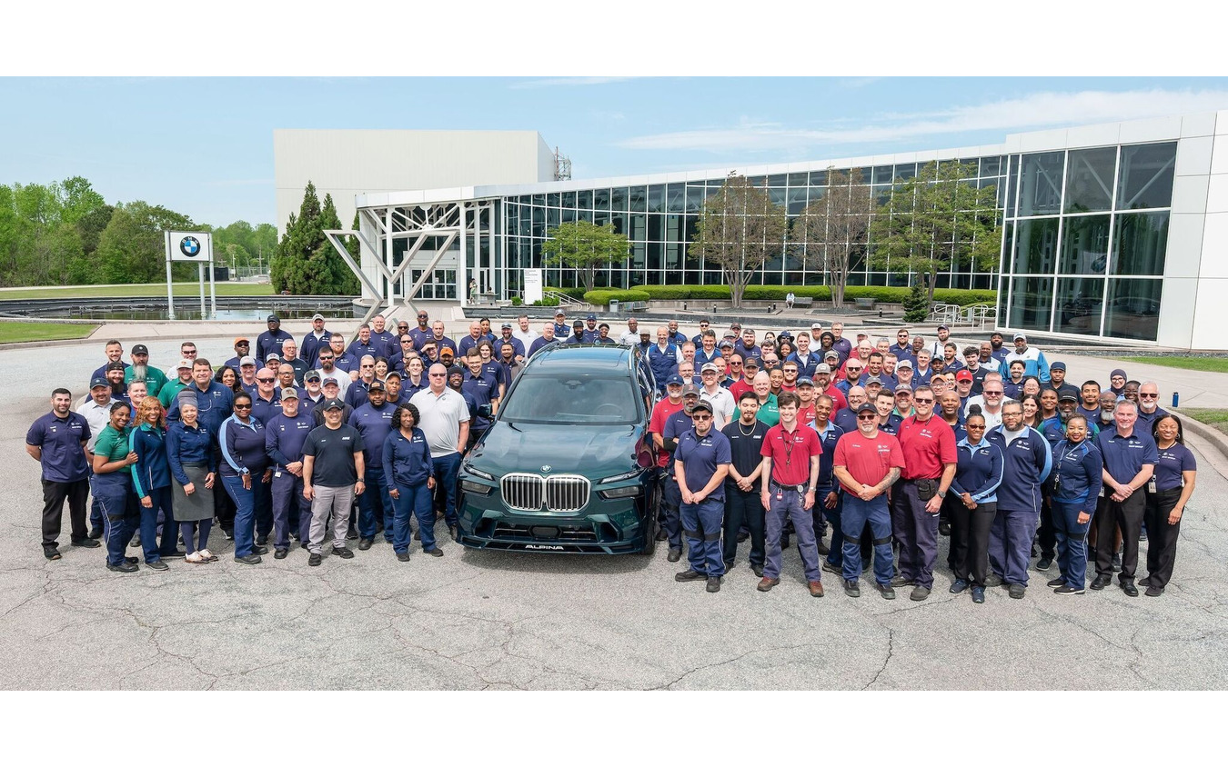 BMWグループの米国サウスカロライナ州スパータンバーグ工場から、700万台目のBMWとしてアルピナ『XB7』がラインオフ