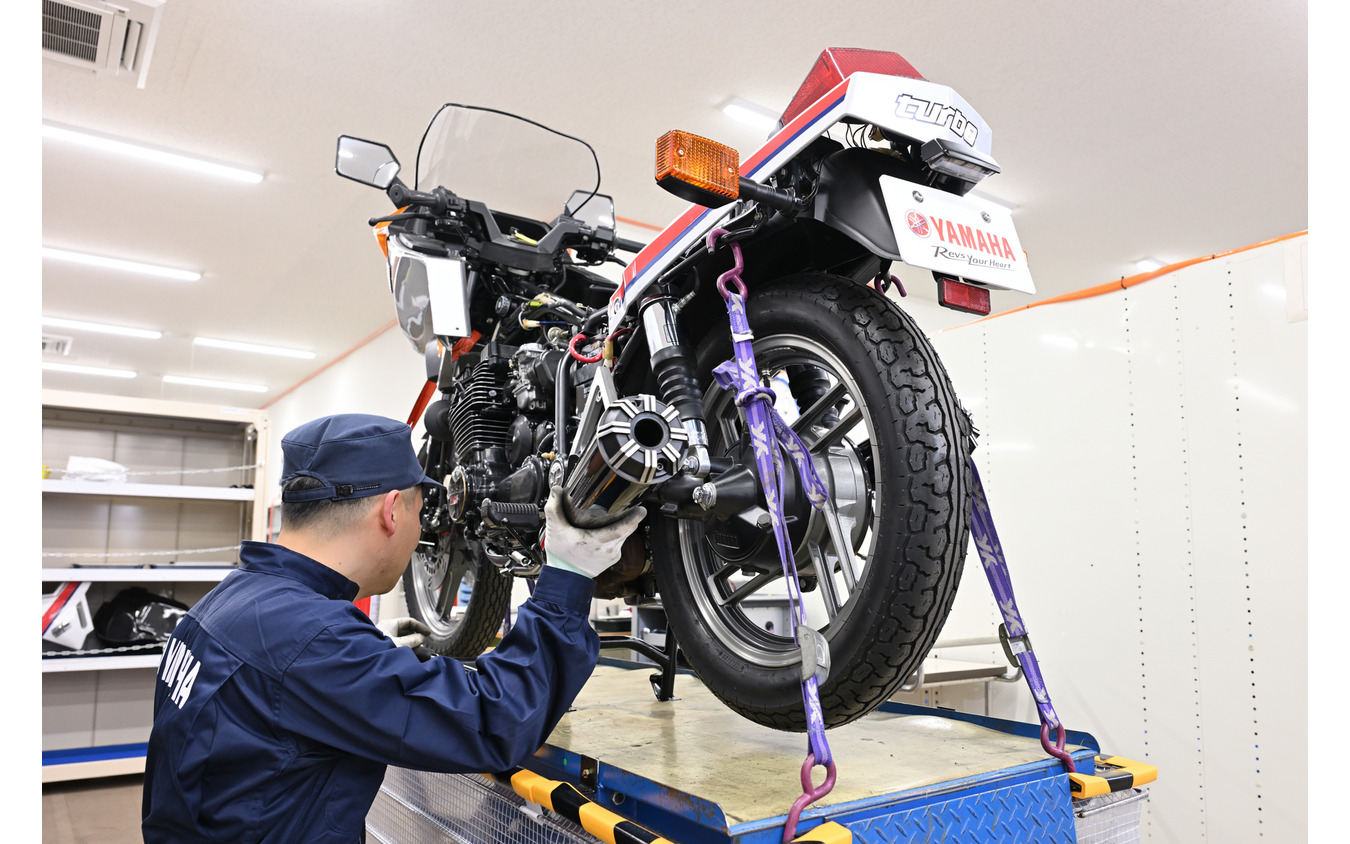 ヤマハ発動機 豊岡技術センターでレストアされる車両