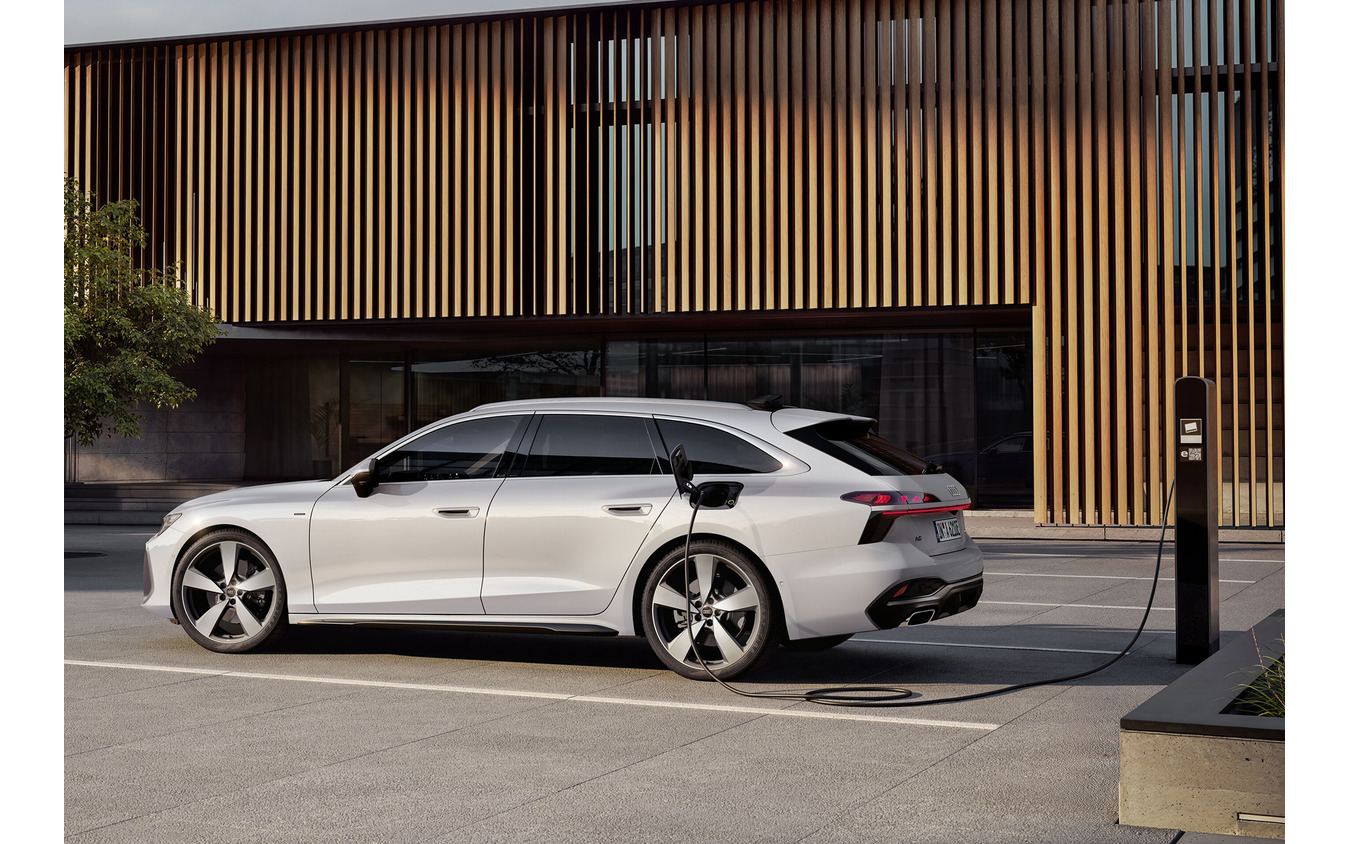 アウディ A6アバント e-ハイブリッドクワトロ