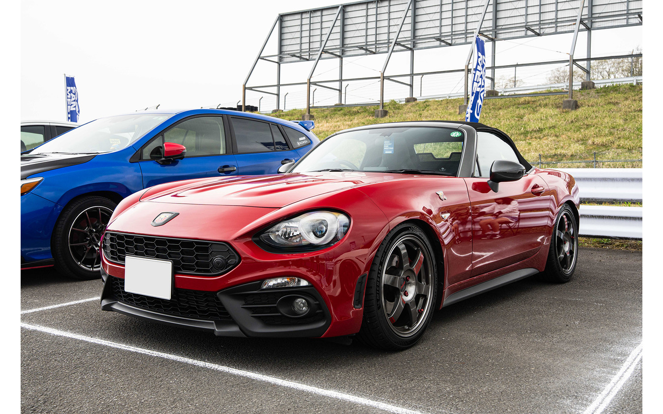 アバルト 124スパイダー × ボルクレーシング TE37 SAGA SL…レイズファンミーティング2025