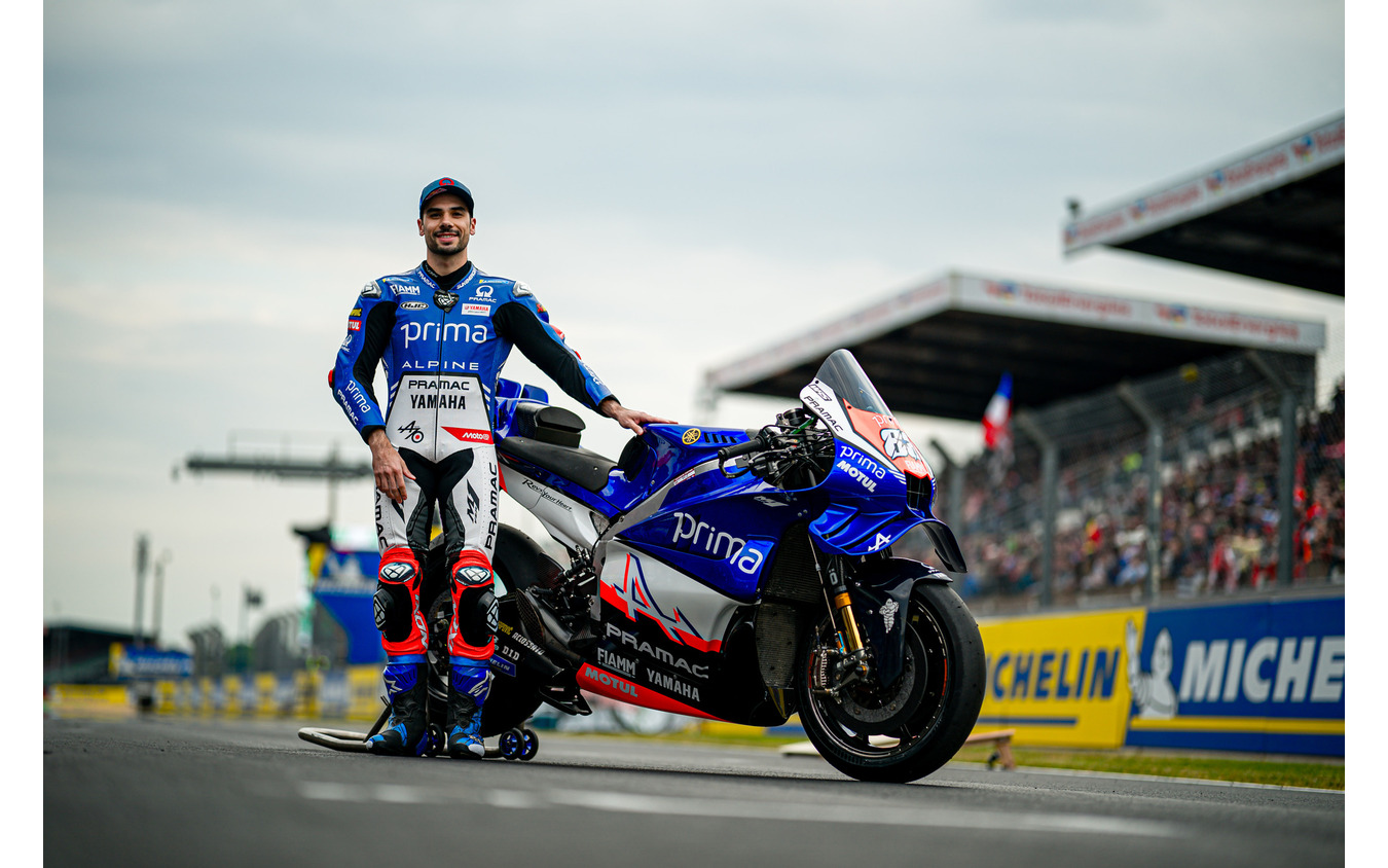 プリマ・プラマック・ヤマハMotoGPが主要パートナーのアルピーヌの誕生70周年記念カラーリング発表