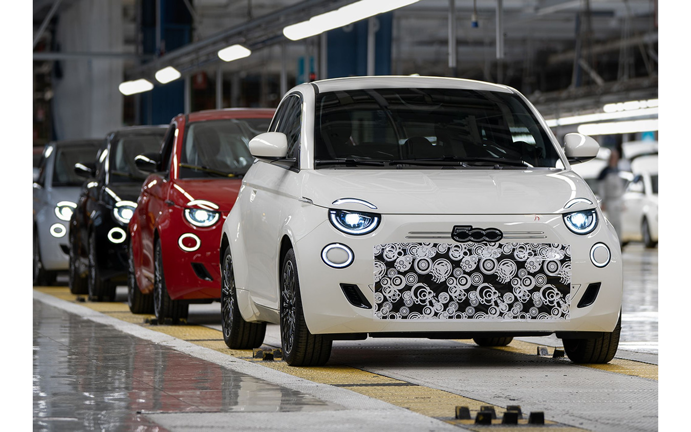 フィアット『500ハイブリッド』新型の先行生産車両