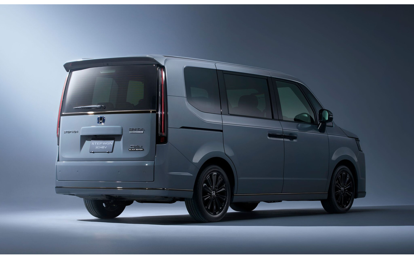 ホンダ ステップワゴン e:HEV SPADA PREMIUM LINE BLACK EDITION