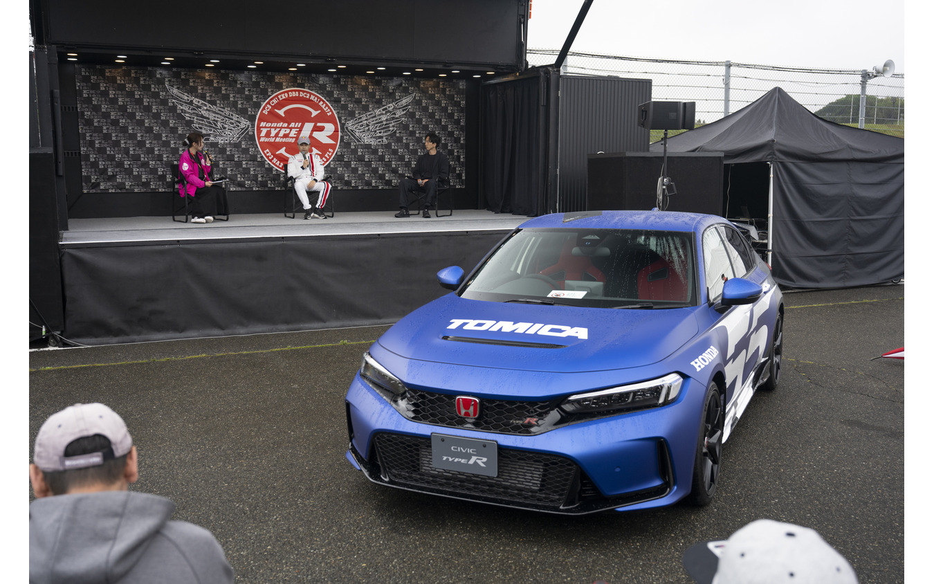 トミカ55周年 シビックタイプR ラッピングカー トークショー