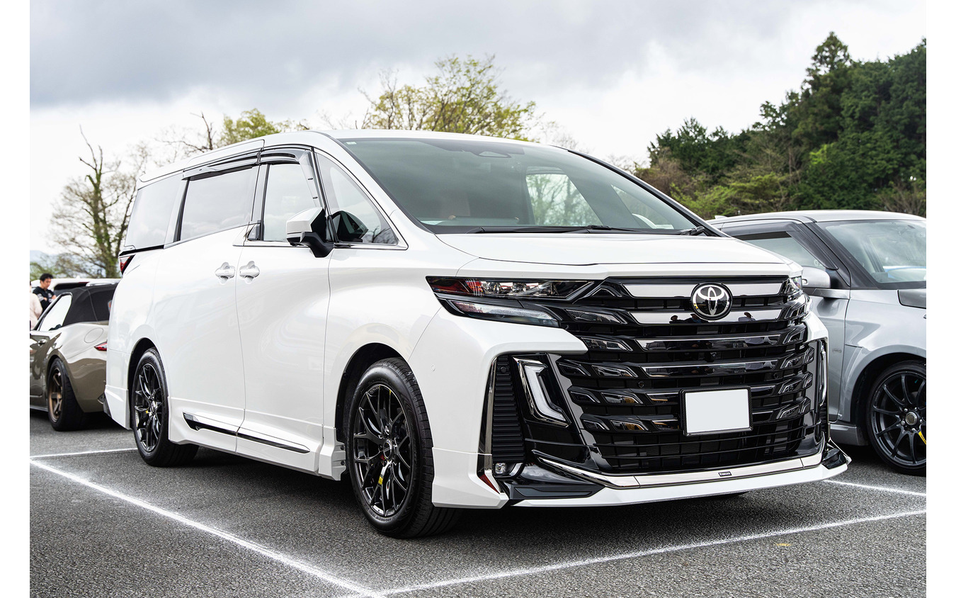 TOYOTA ヴェルファイア × ホムラ 2×7FT…レイズファンミーティング2025