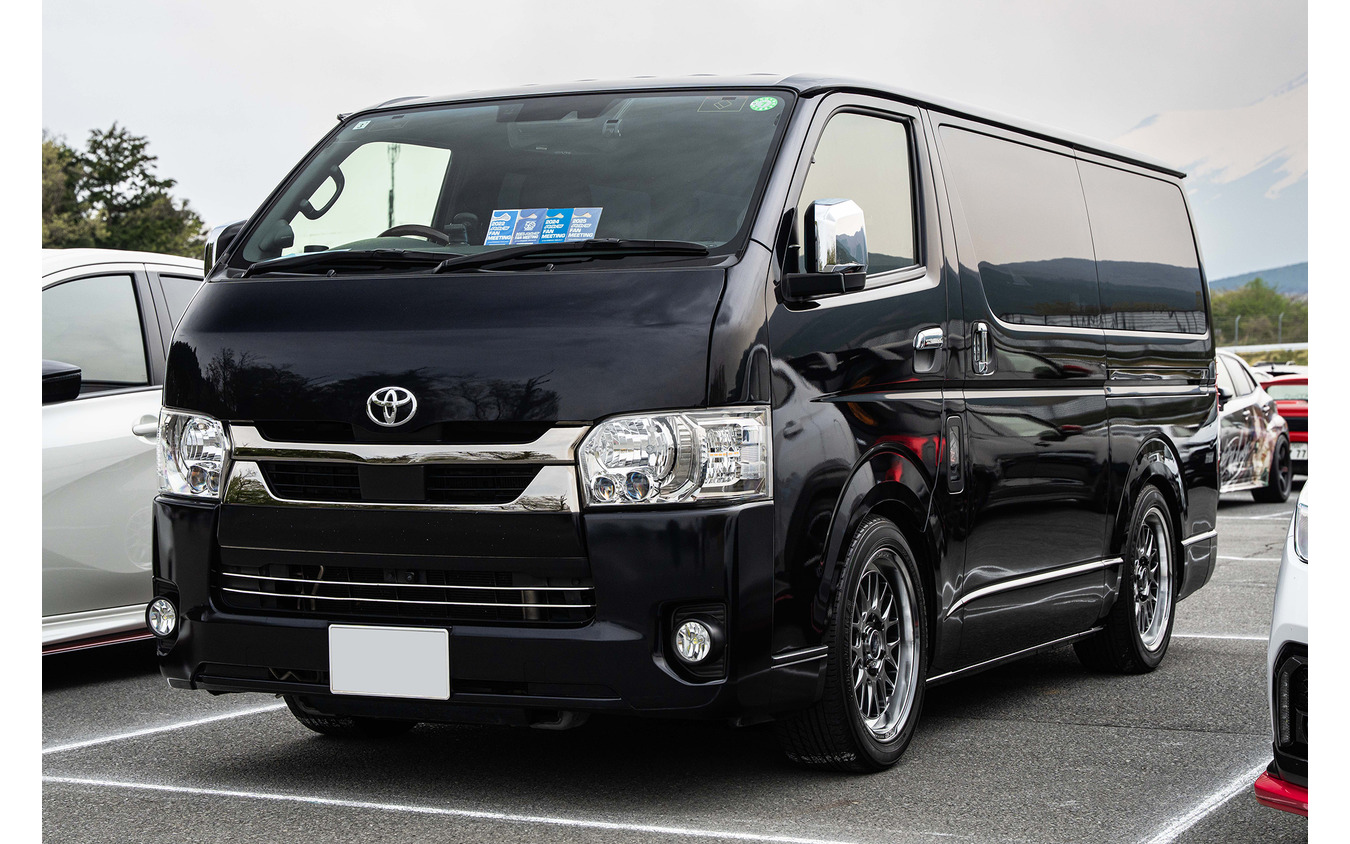 TOYOTA ハイエース × ホムラ2×9L-RA…レイズファンミーティング2025