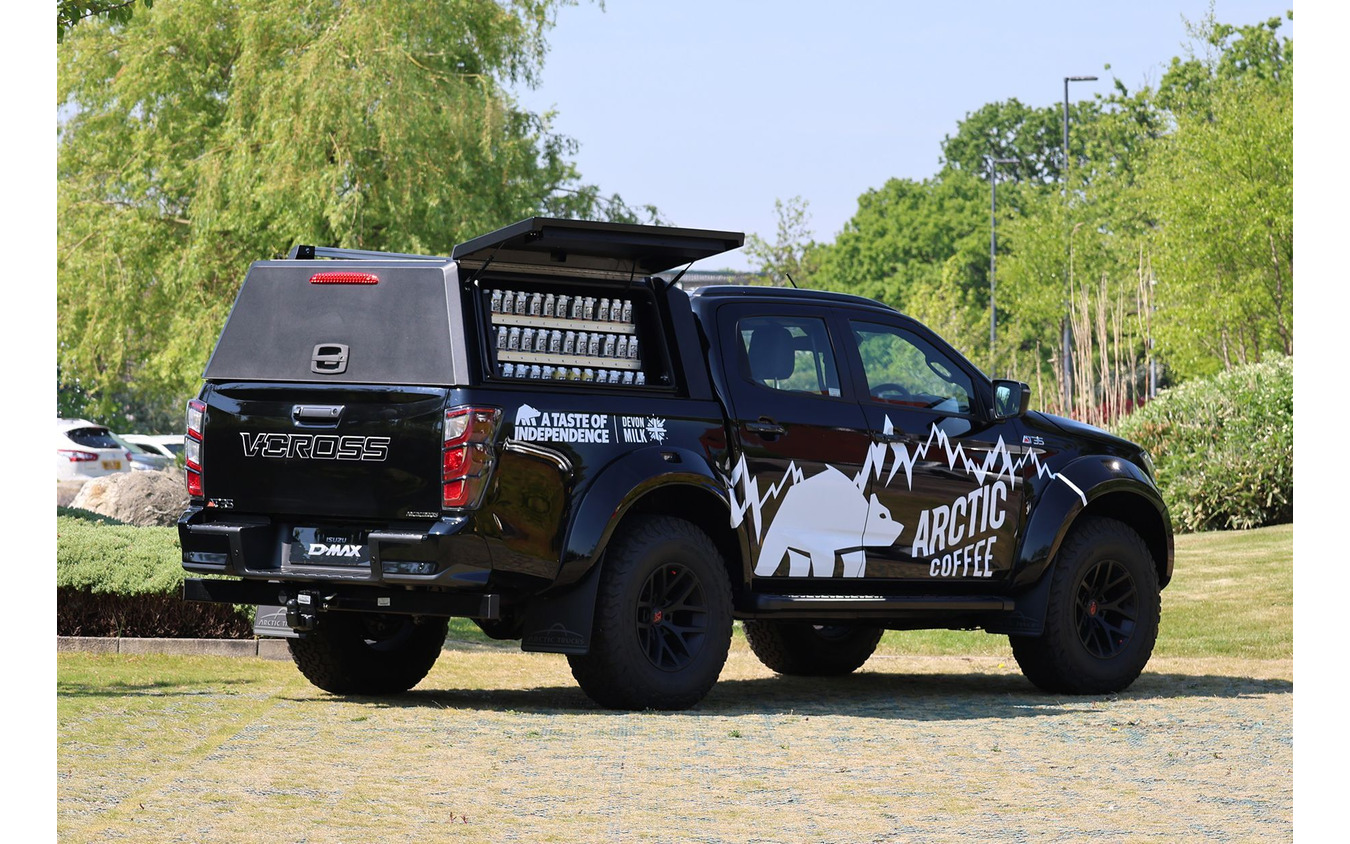 いすゞ『D-MAX Arctic Trucks AT35』をベースにした移動式アイスコーヒーショップ