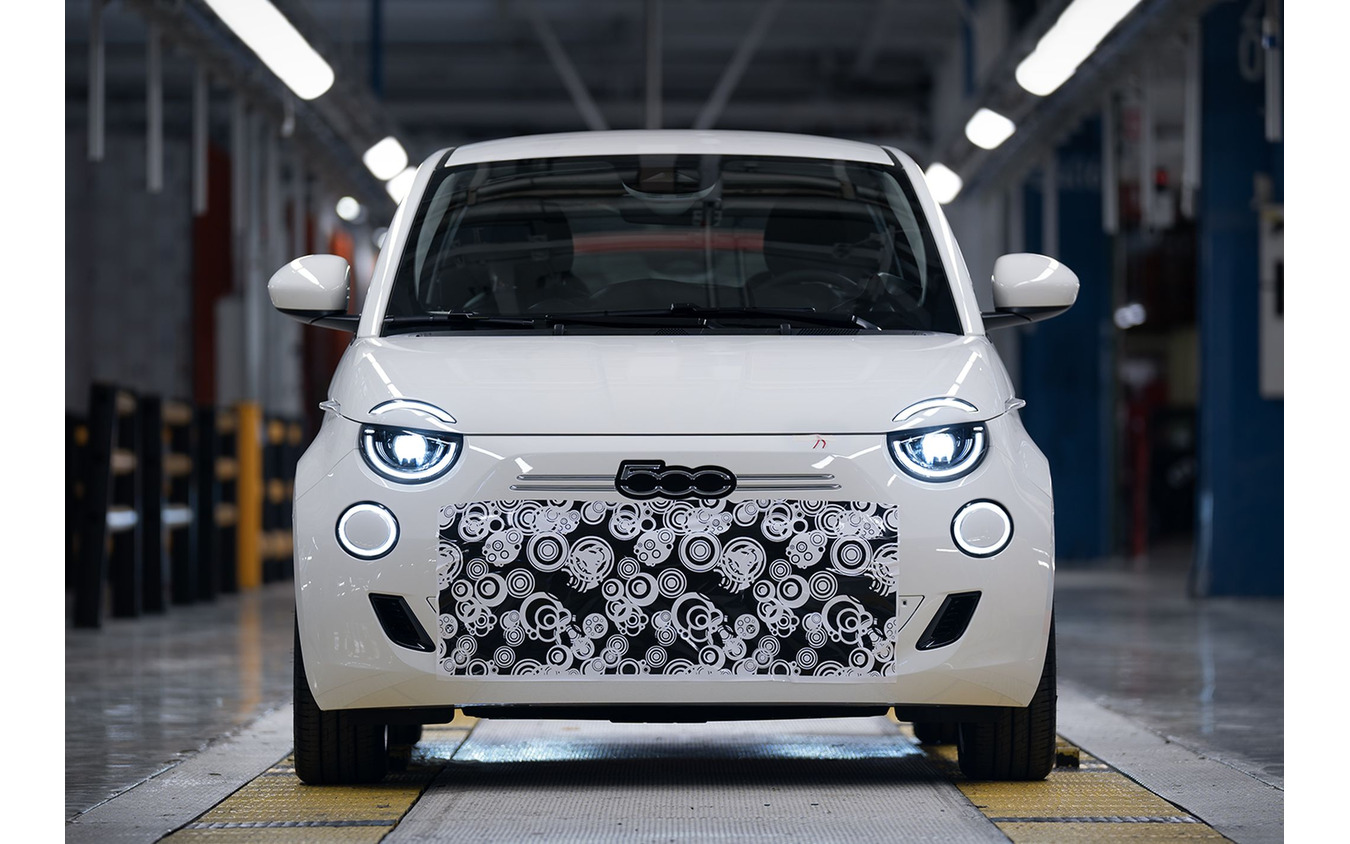 フィアット『500ハイブリッド』新型の先行生産車両