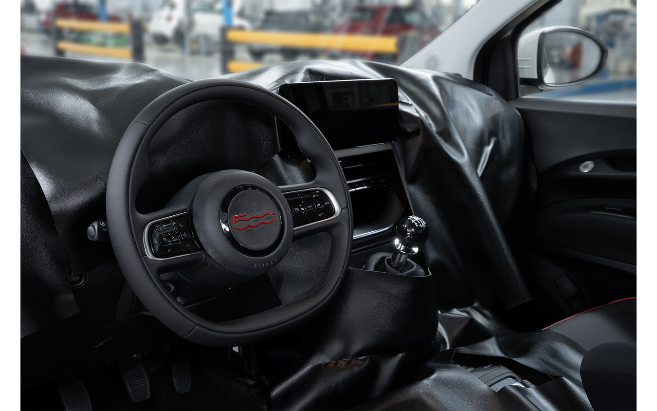 フィアット『500ハイブリッド』新型の先行生産車両
