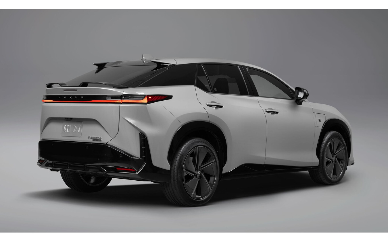 レクサス RZ 550e F SPORT AWD(米国使仕様)