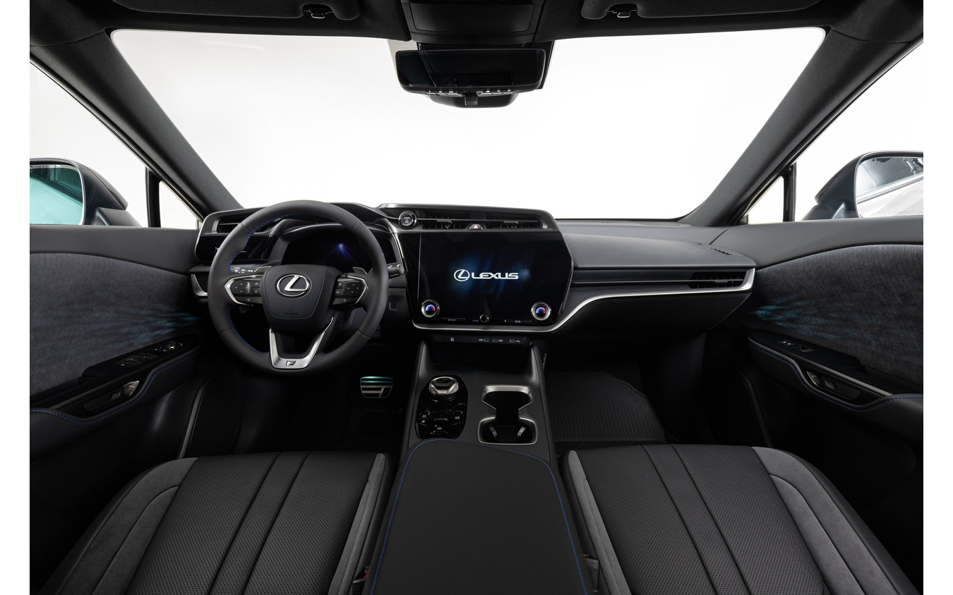 レクサス RZ 550e F SPORT AWD(米国使仕様)