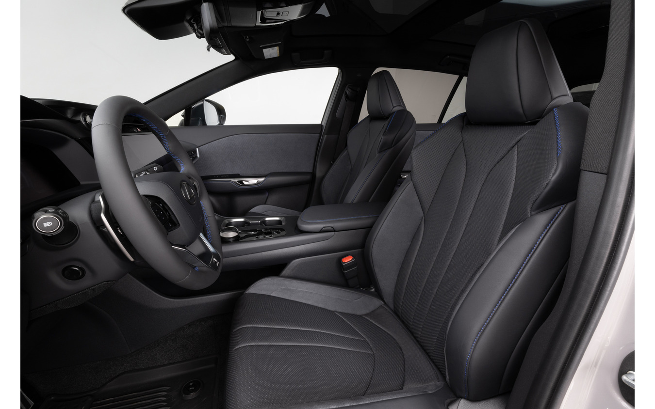レクサス RZ 550e F SPORT AWD(米国使仕様)