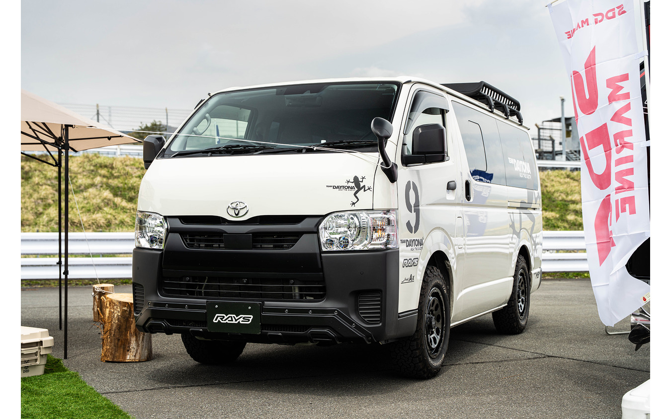 TOYOTA ハイエース × チームデイトナ D9/M9+
