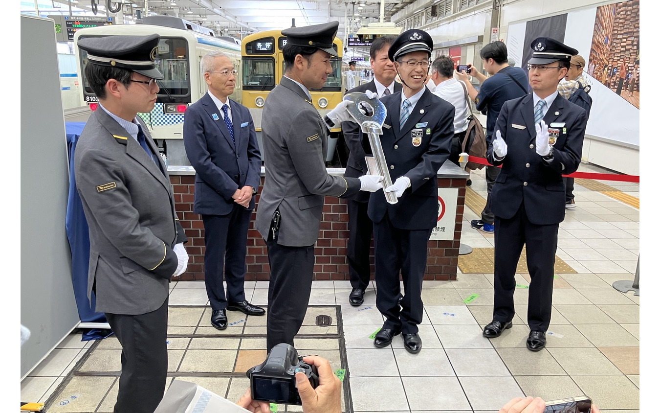 「サステナ車両」引継ぎ式