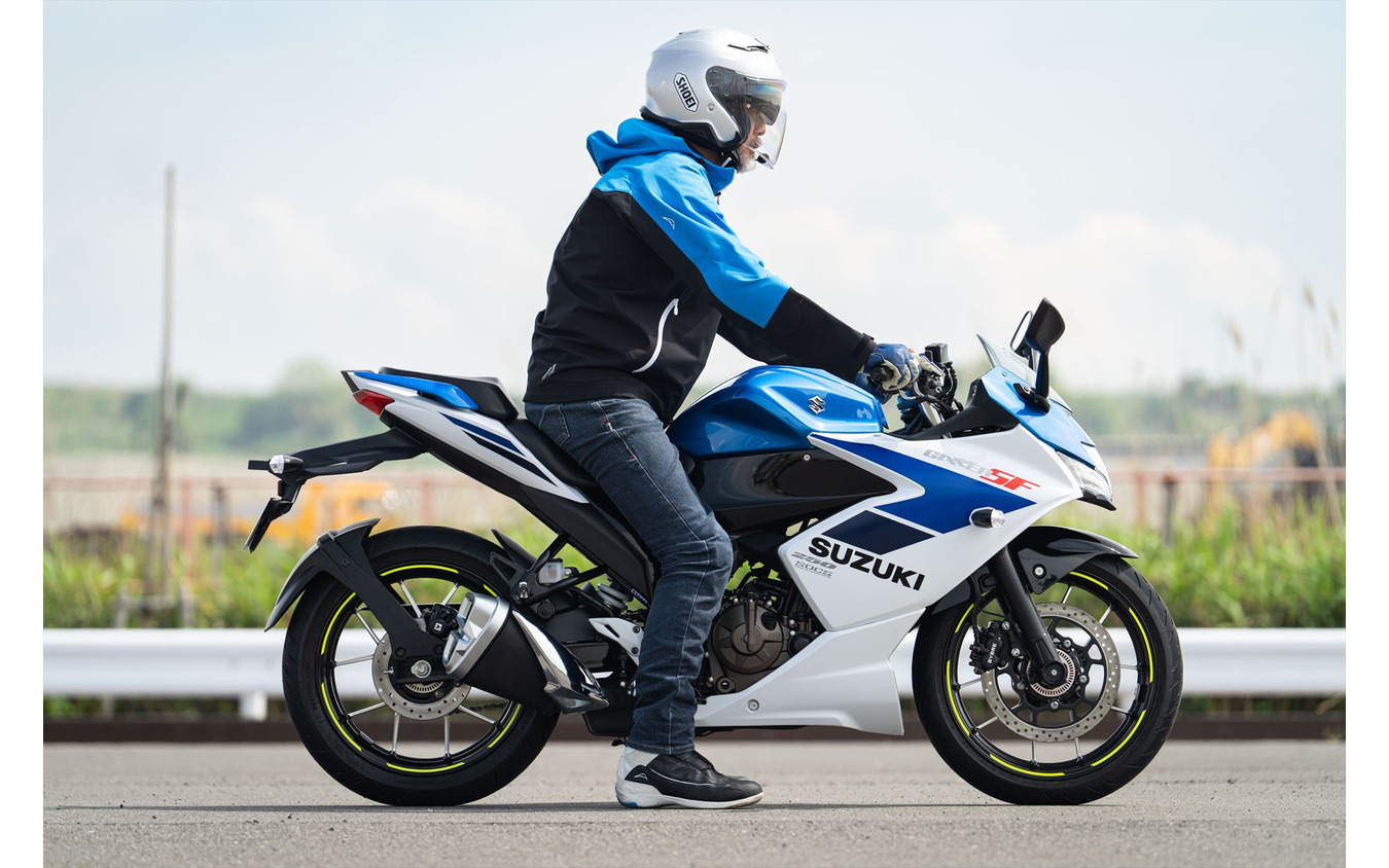 スズキ ジクサーSF250