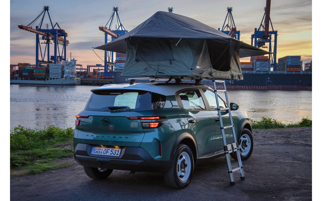 オペルの小型SUV『フロンテラ』の純正ルーフテント装着車