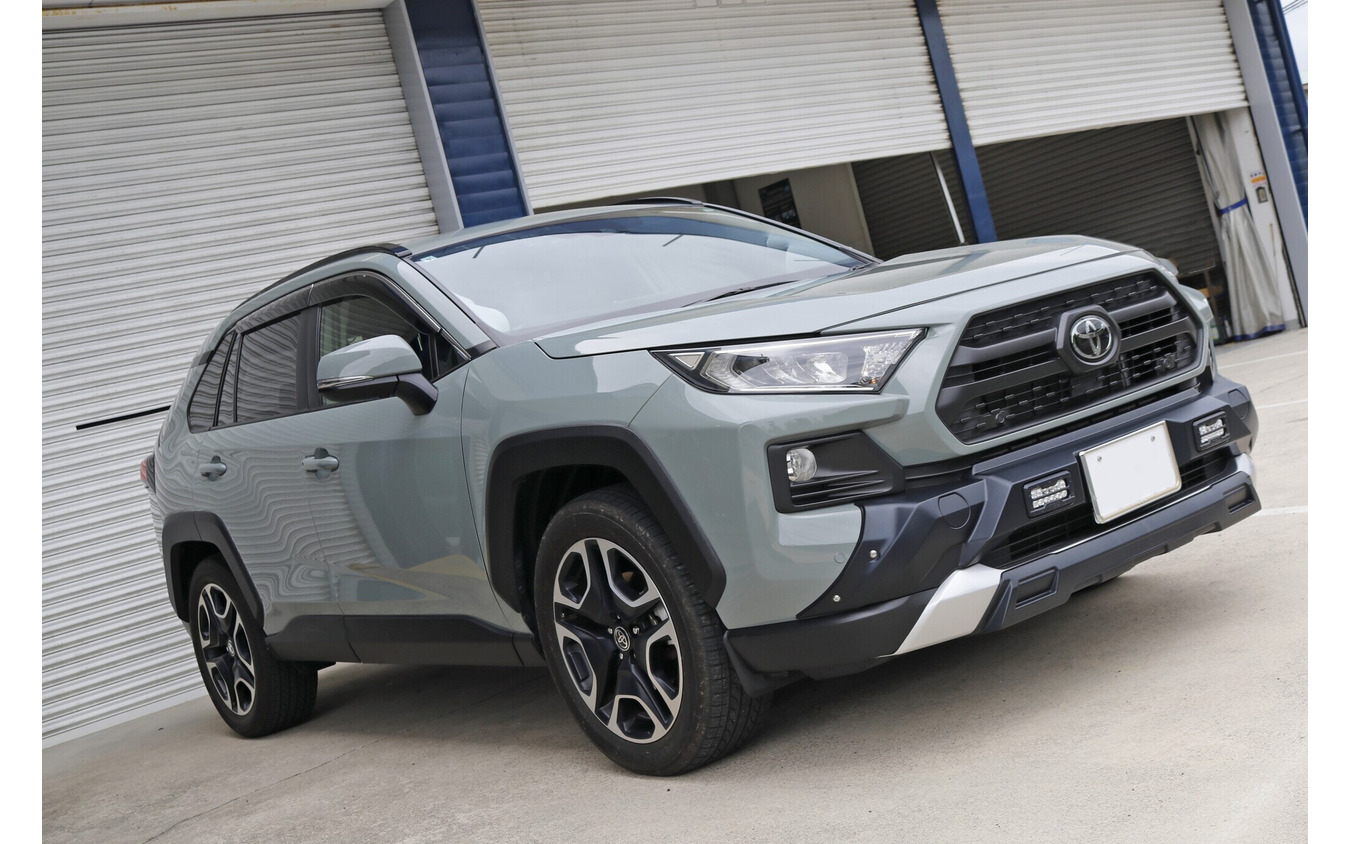 さまざまなクルマでオーディオを組んできたベテランオーナー森川さん。今回はRAV4ベースで高音質化を狙った。