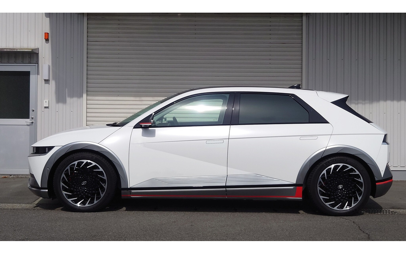 HKS ハイパーマックスS アイオニック5装着例(出荷時車高・フロント:30mmダウン / リア:38mmダウン)