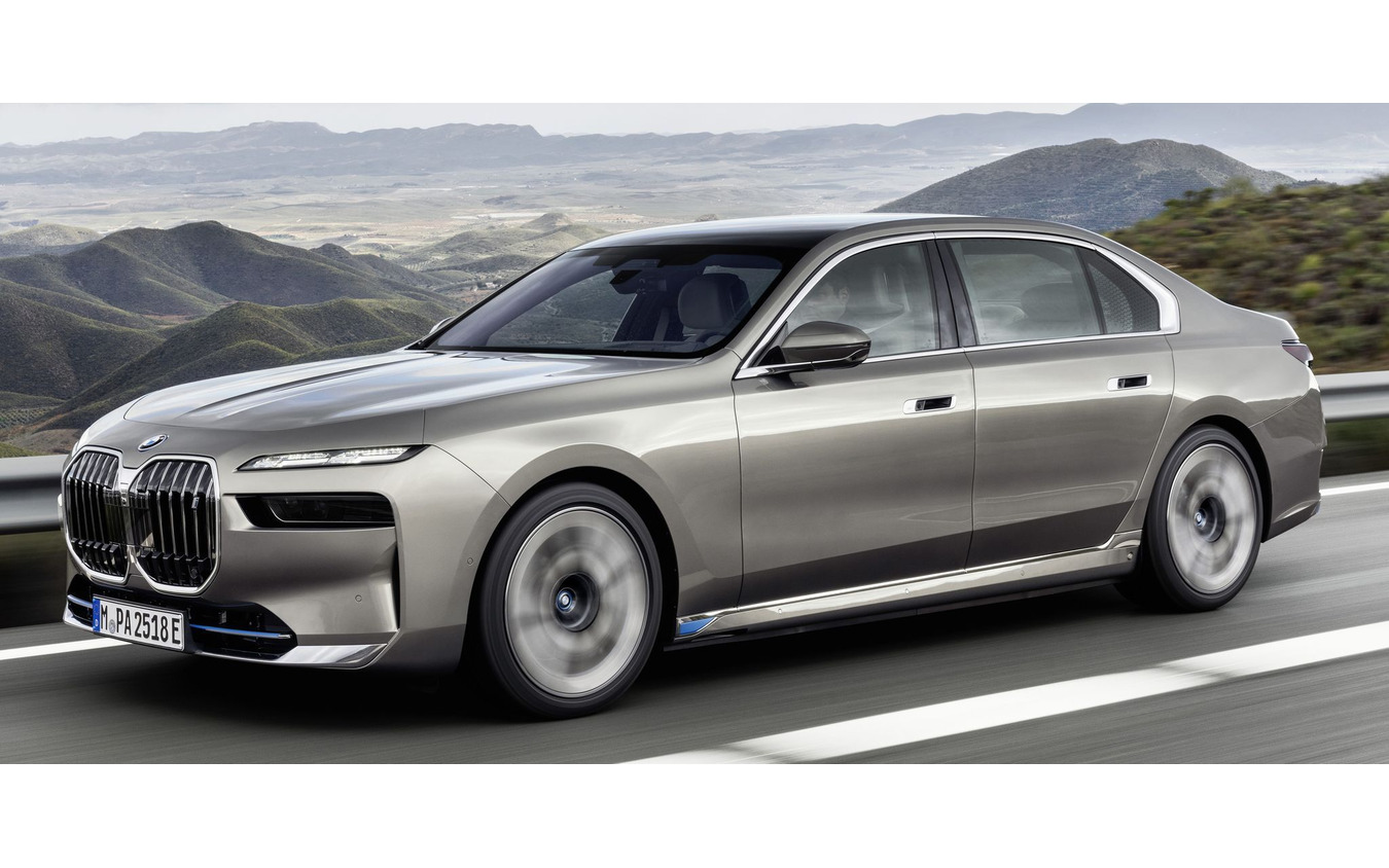BMW i7