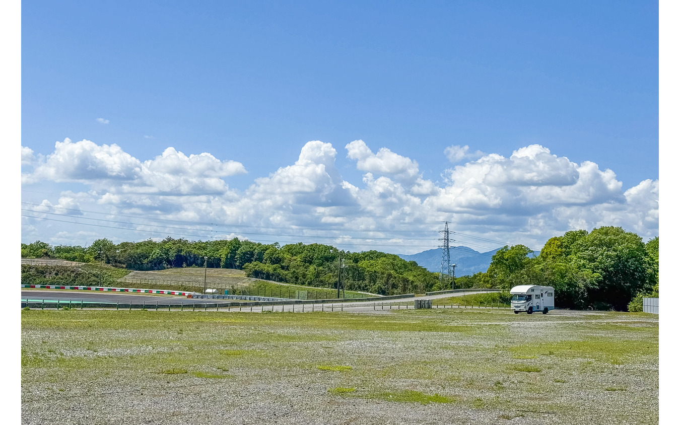 カーステイが「鈴鹿8耐」と「SUPER GT」を間近で観戦可能な車中泊スポットを運営