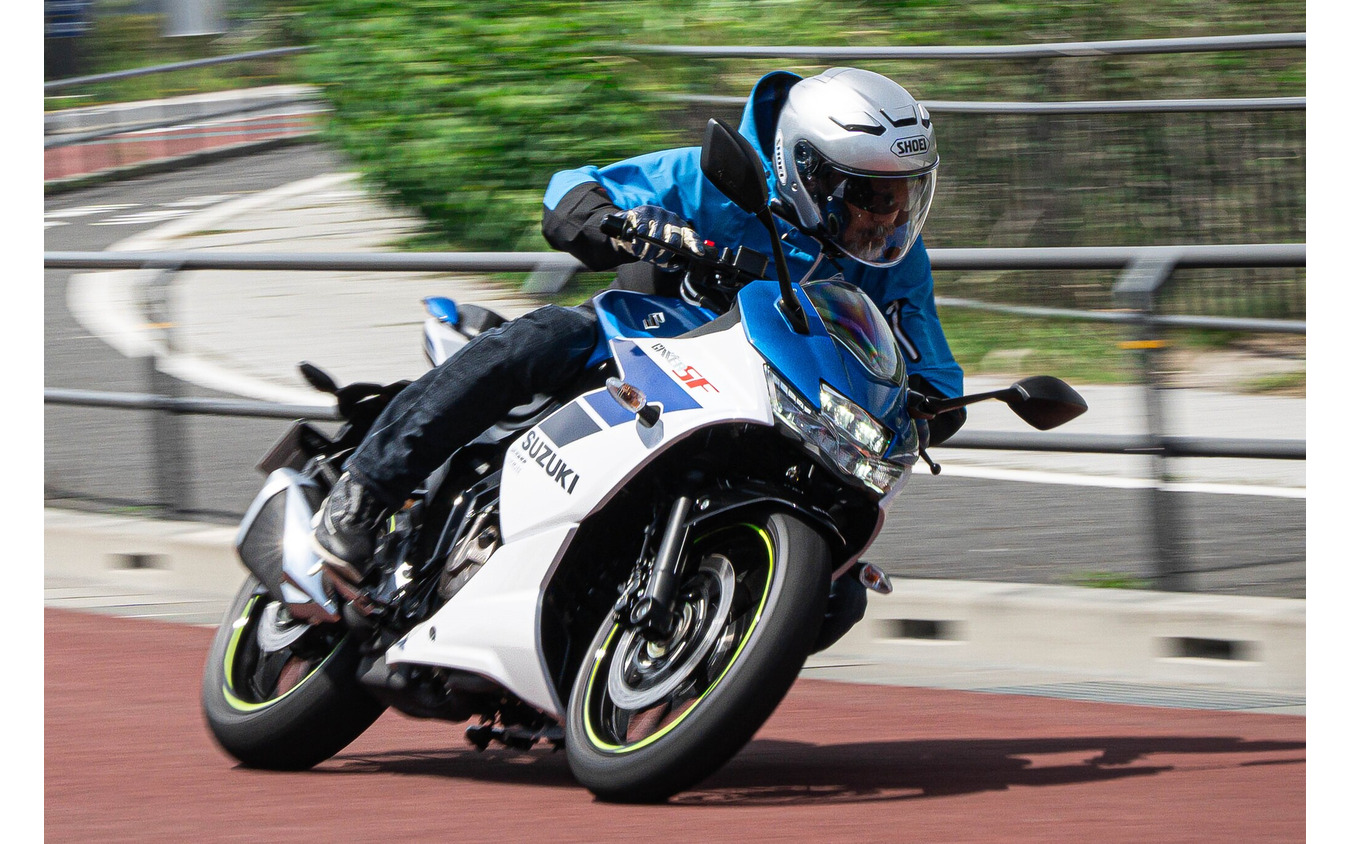 スズキ ジクサーSF250