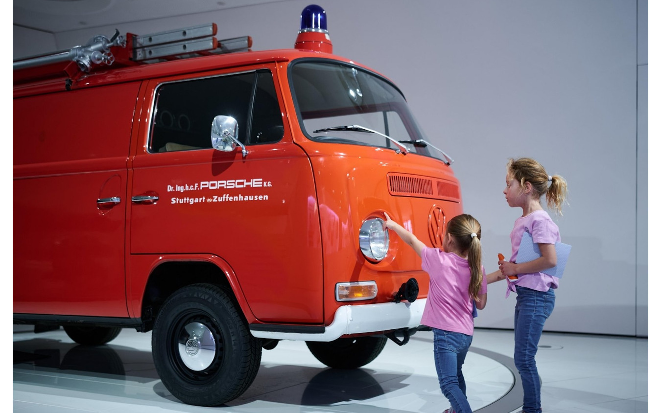 ポルシェ博物館の緊急車両をテーマにした無料の子供向け夏季プログラム「Porsche 4Kids」