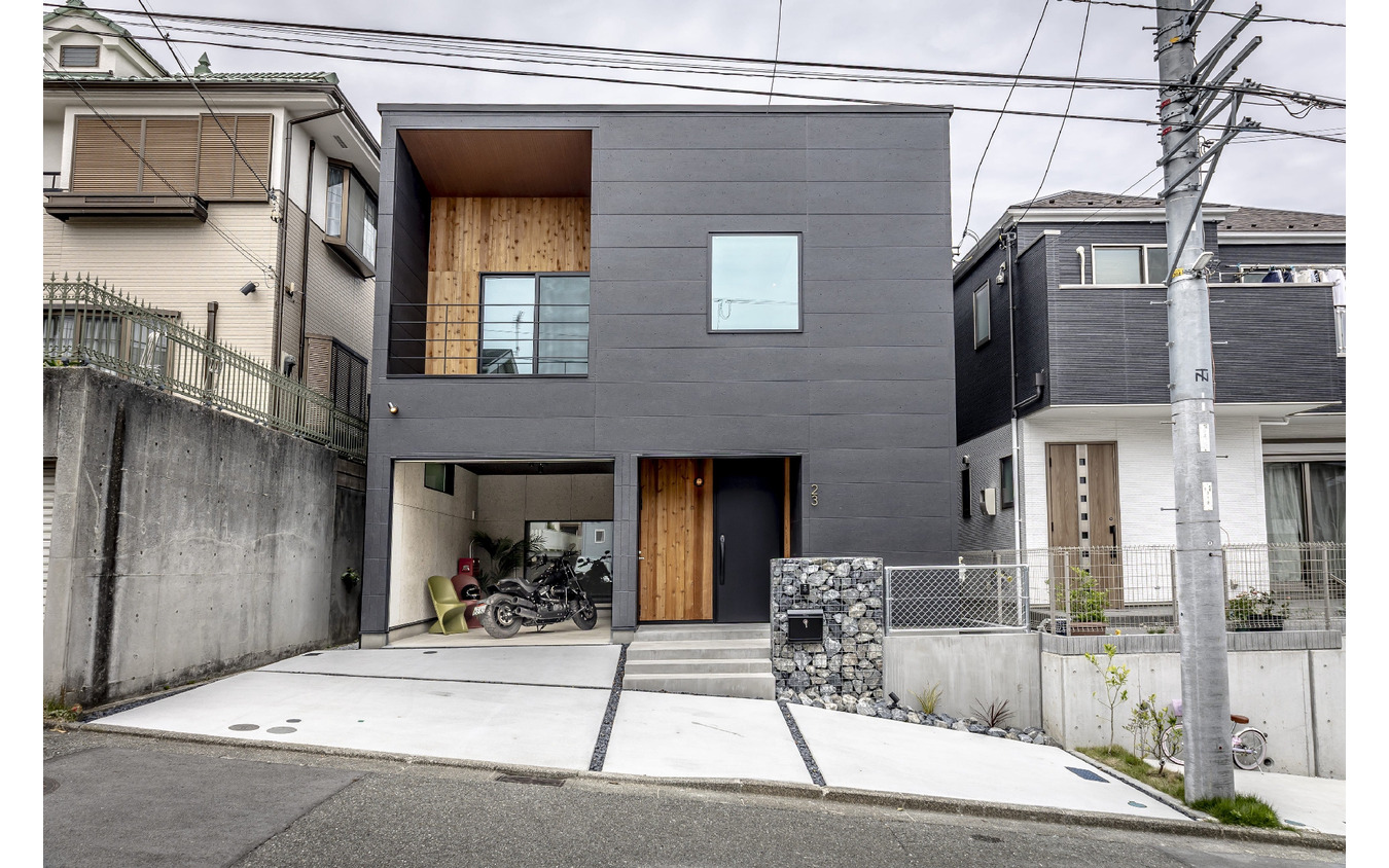 バイク専用ガレージ付き住宅「THE ROCKS」