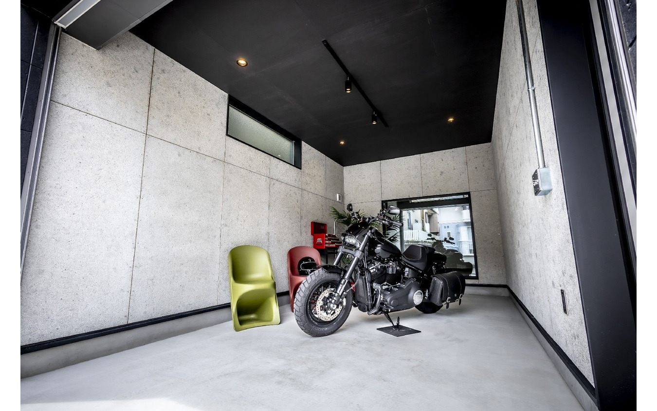 バイク専用ガレージ付き住宅「THE ROCKS」