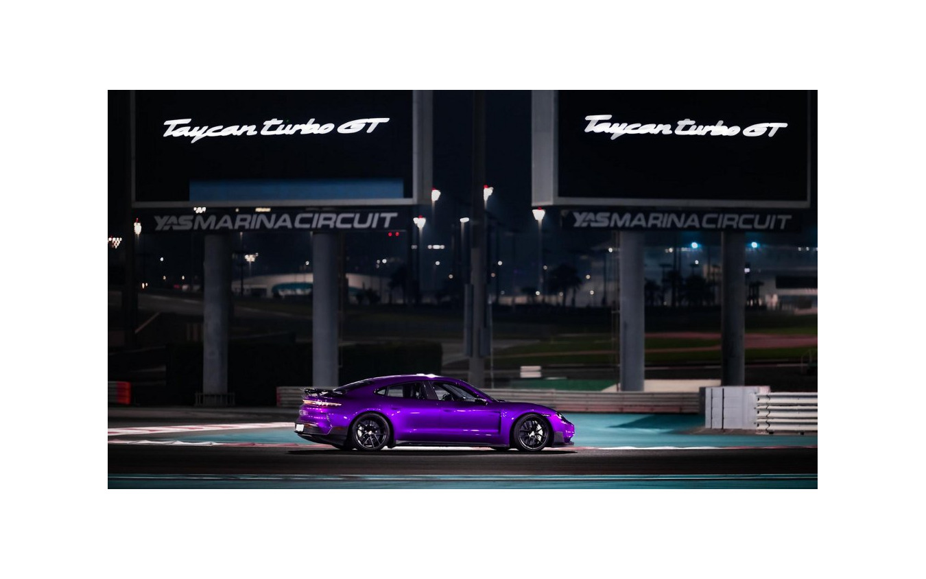 ポルシェ『タイカン ターボ GT』(中東ヤスマリーナサーキット)