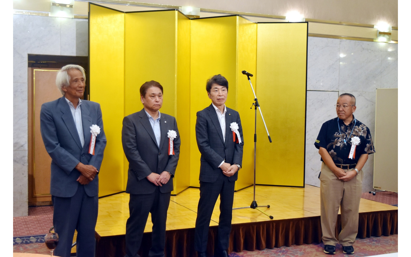 全国レンタカー協会の新役員体制。左から岩崎会長、藤原副会長、村上副会長、白石副会長 ※岡島副会長は欠席