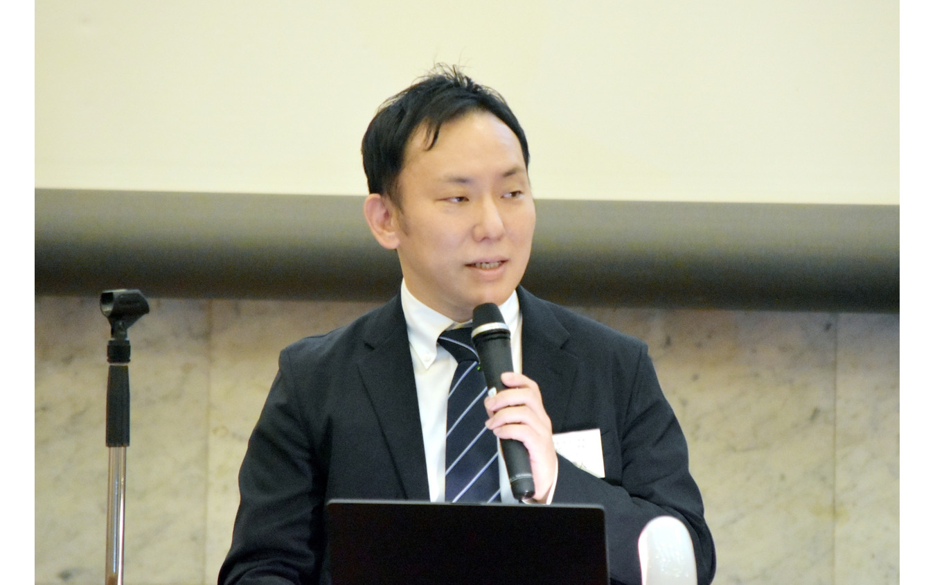 トヨタ自動車国内モビリティサービス事業室事業開発グループの松平信人グループ長による国際免許証の有効性確認ツールの説明