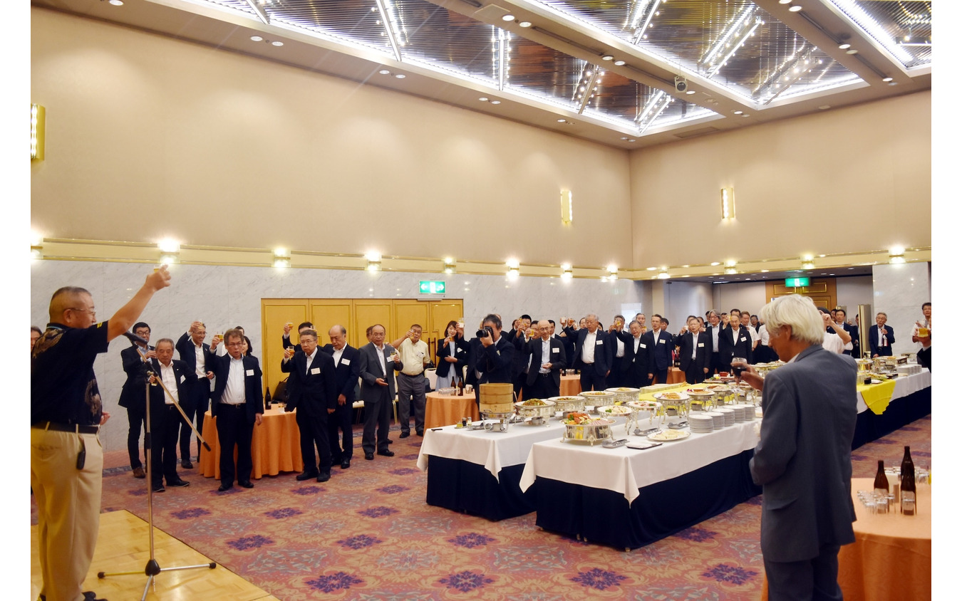 活発な情報交流が行われた懇親会