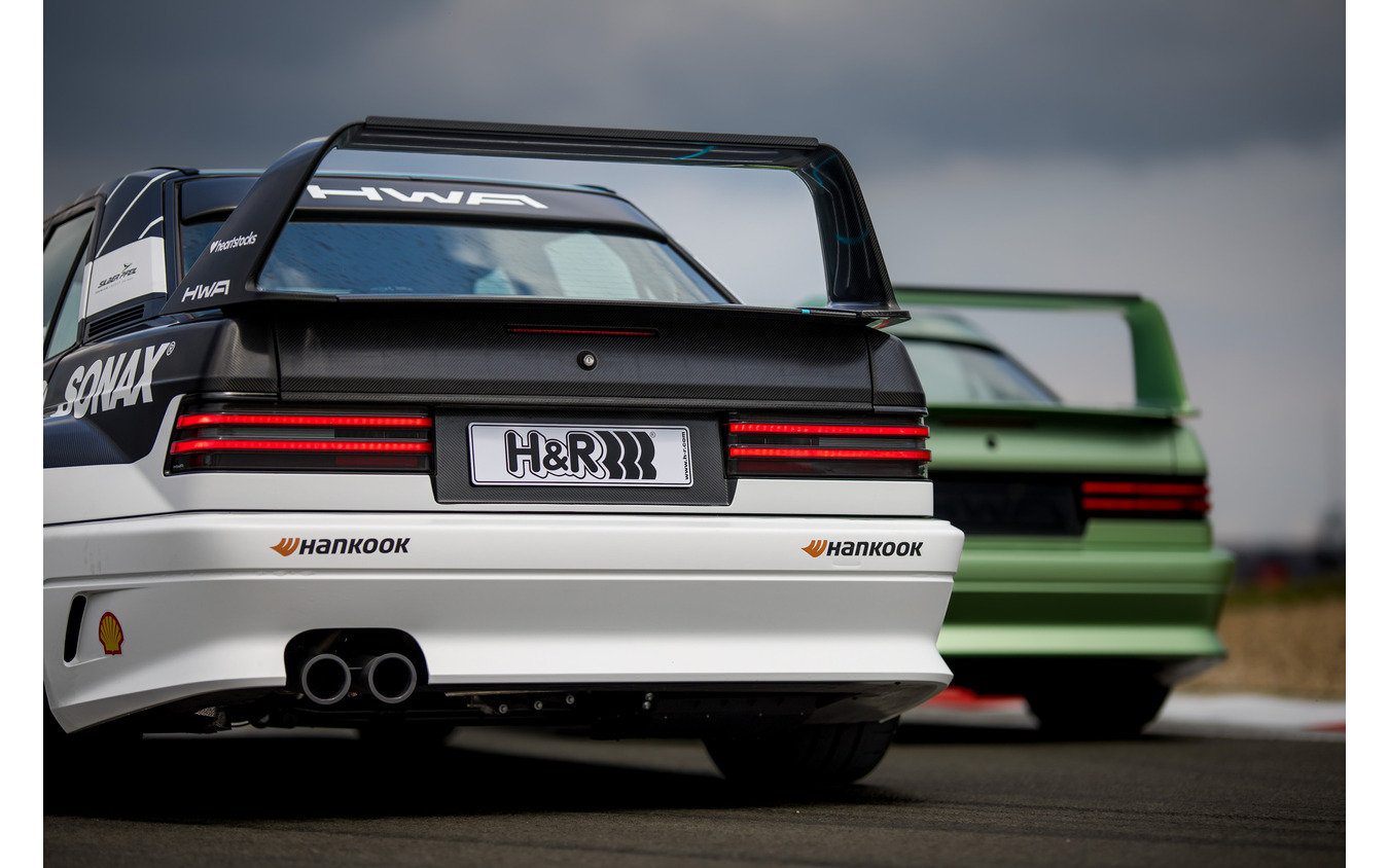 1990年代のメルセデスベンツ『190E 2.5-16エボリューション2』の復刻モデル「HWA EVO」