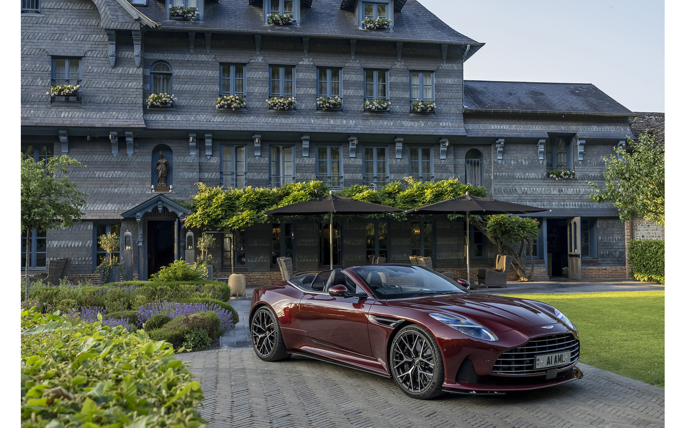 アストンマーティン DB12ヴォランテ