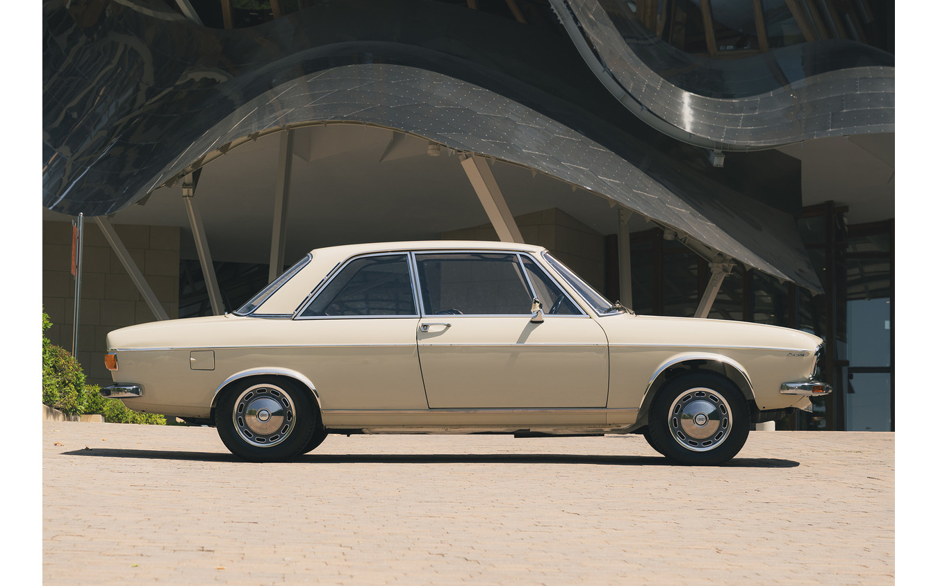 アウディ 100GLサルーン