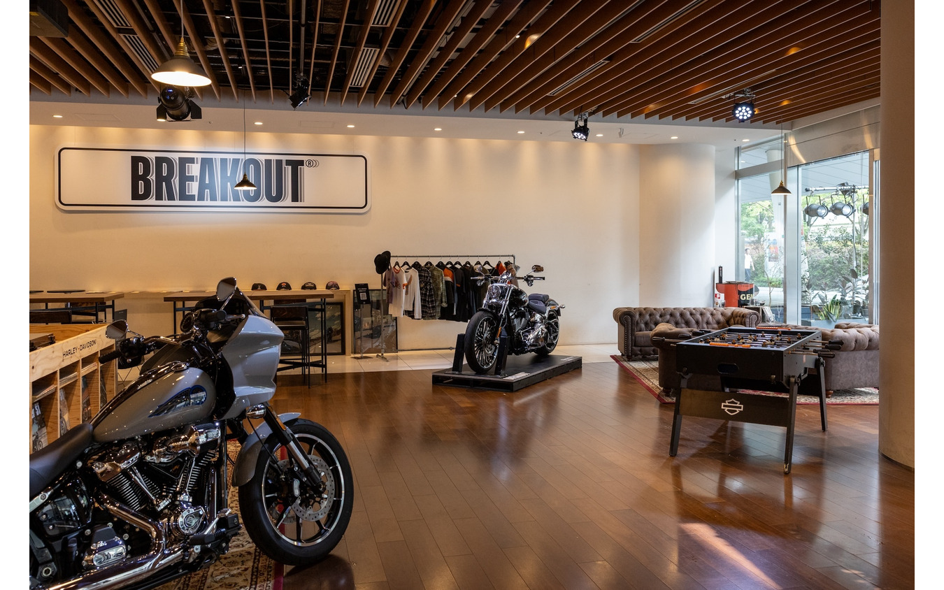HARLEY-DAVIDSON Café