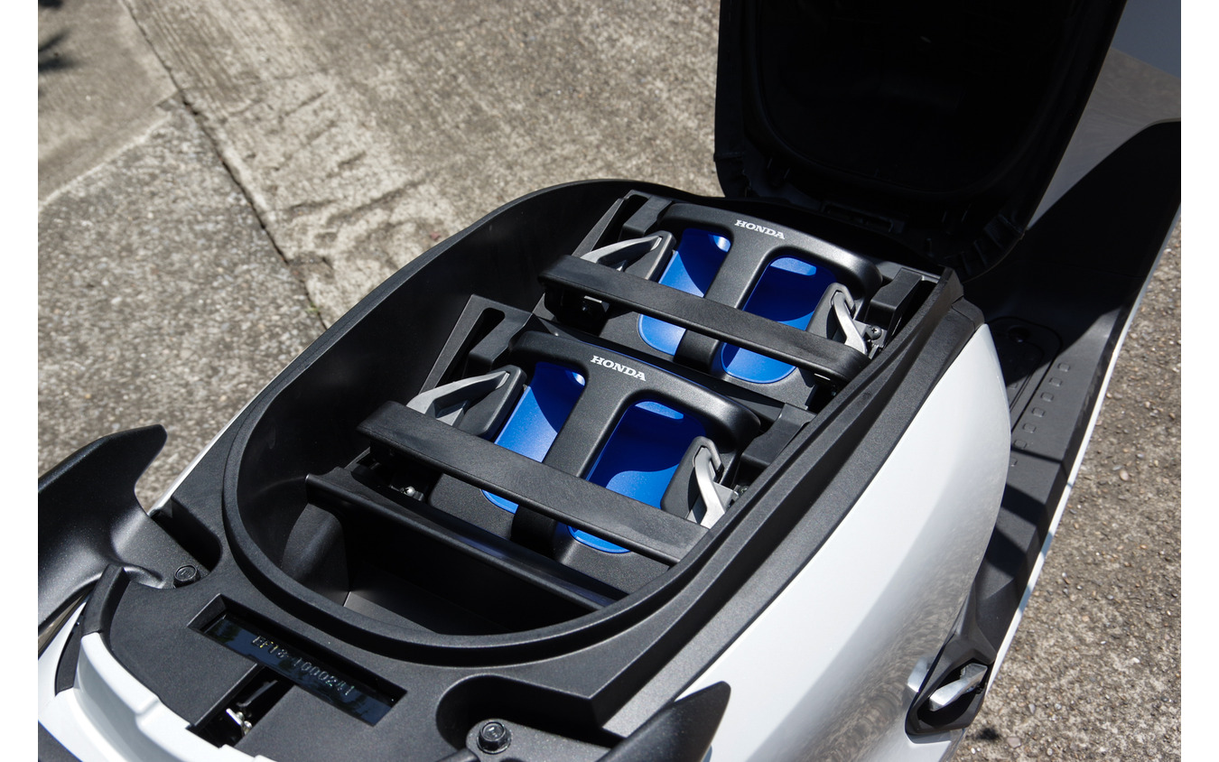 ホンダ CUV e: にはモバイルパワーパックe:を2つ搭載する