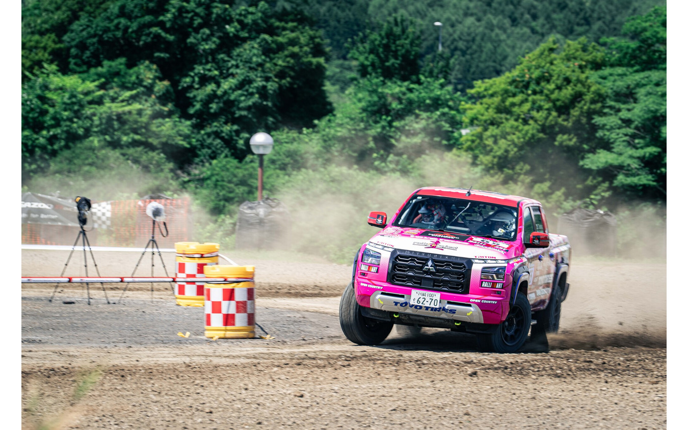 XC-2クラス4位の「圭ラリープロジェクト with MMC TOYO TIRES」チーム