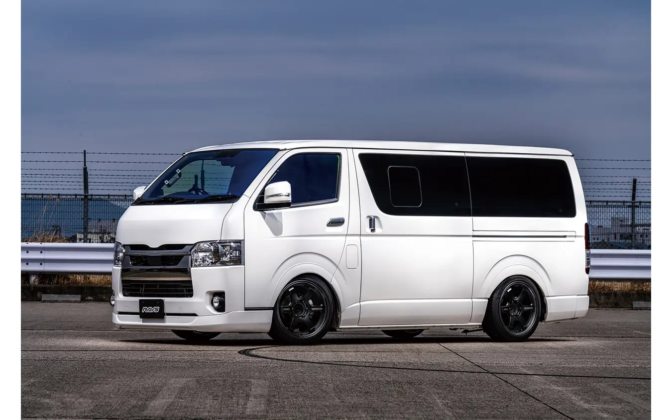 TE37SB Black Shadow LTD. × TOYOTA ハイエース