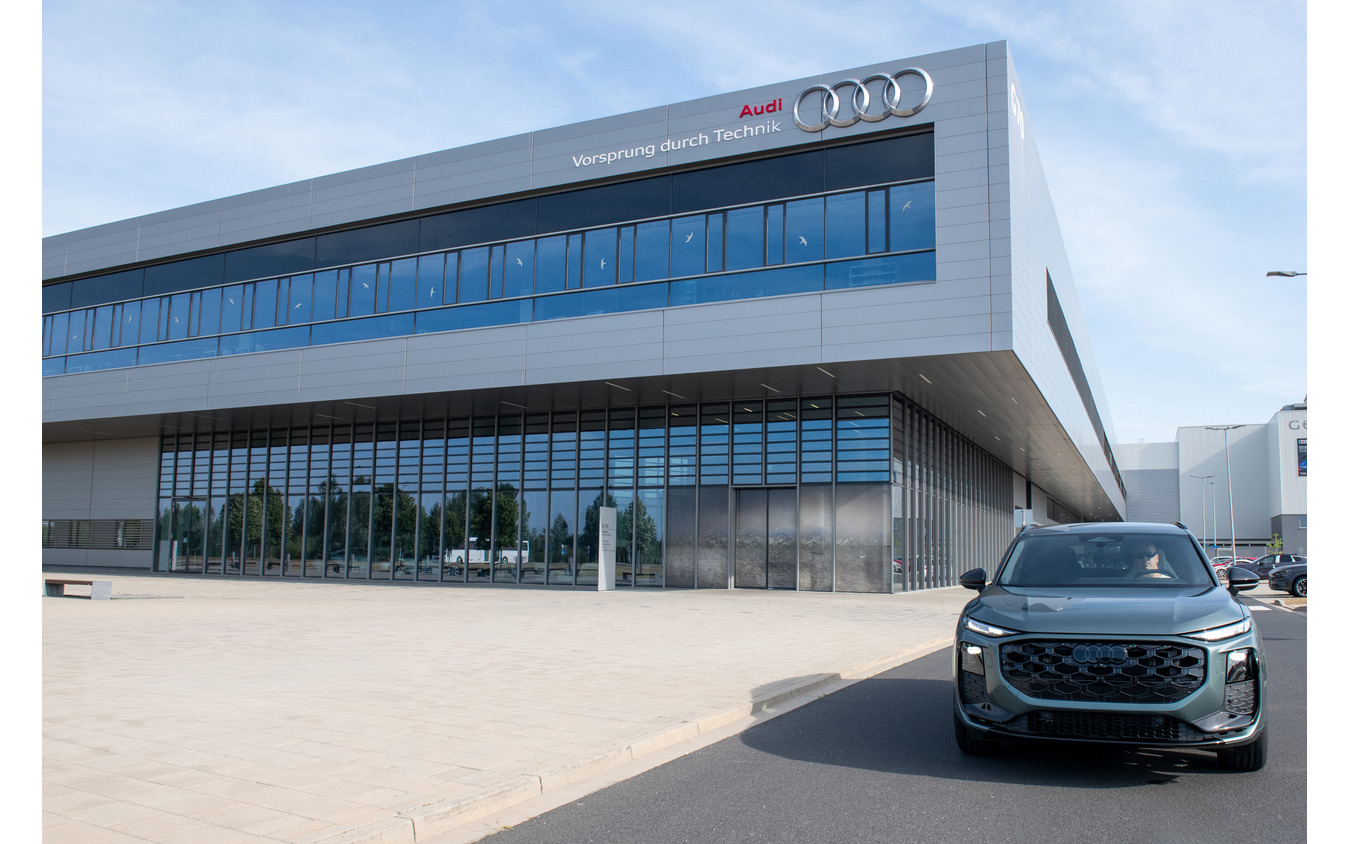 アウディ『Q3』新型の量産をハンガリー・ジェール工場で開始