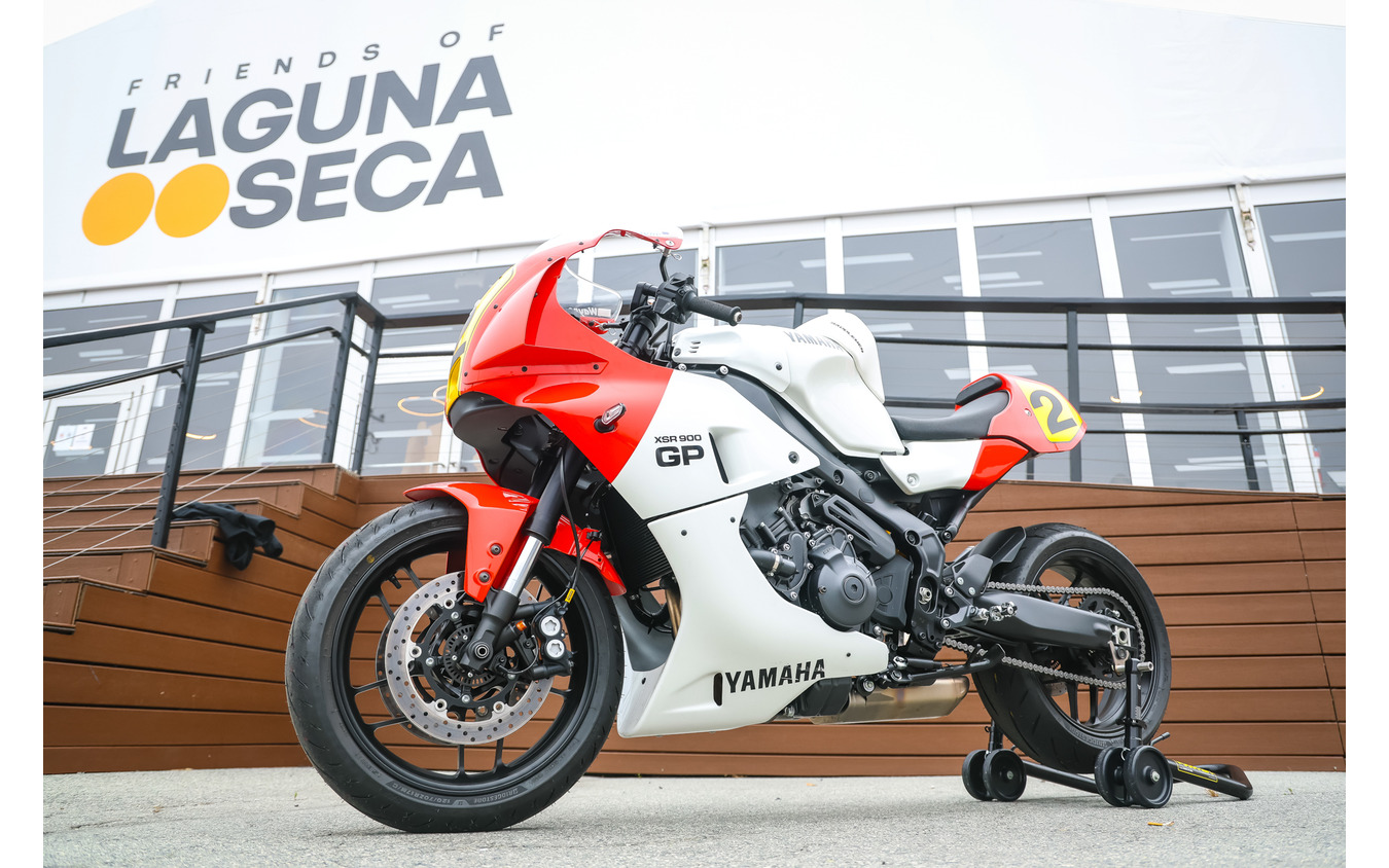 元世界王者ウェイン・レイニーに贈られた特別な『XSR900 GP』