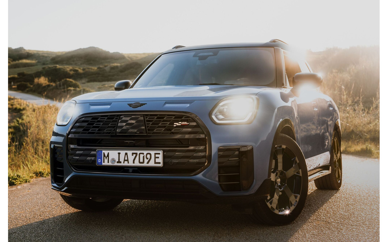 MINI カントリーマンの限定車「スレート・ブルー」