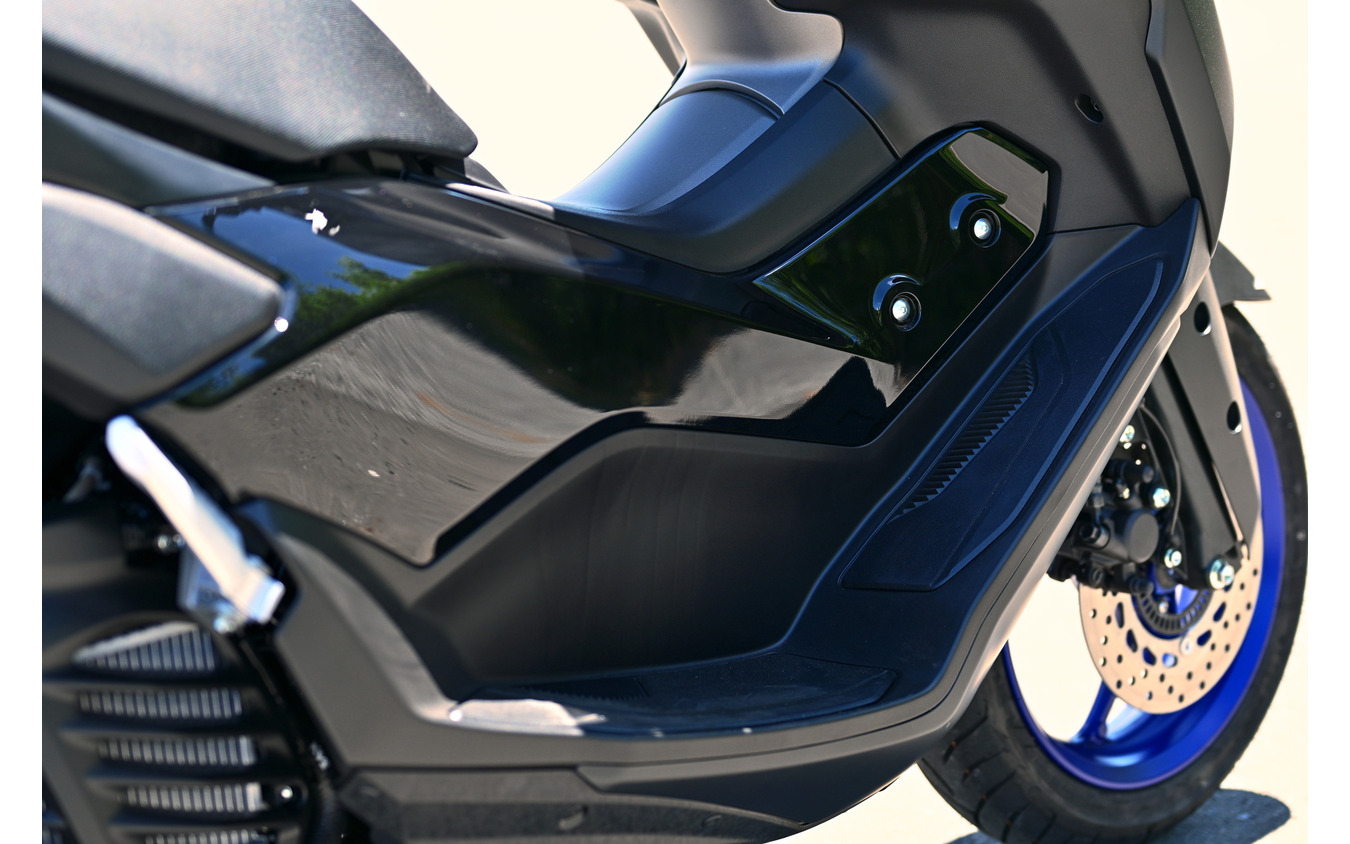 NMAXのフットスペース