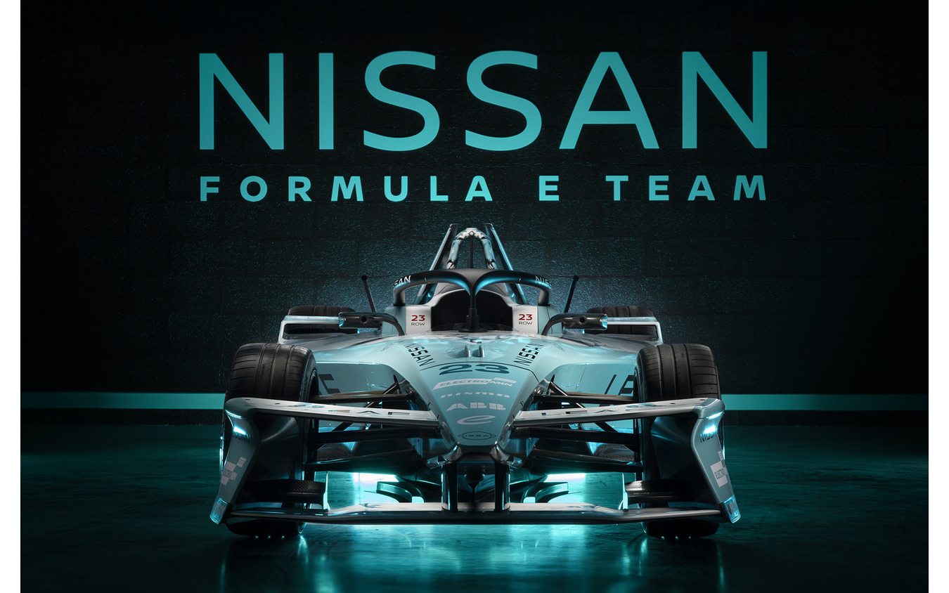 日産のフォーミュラE最終戦に新型『リーフ』世界発売記念の特別ティールブルーで参戦