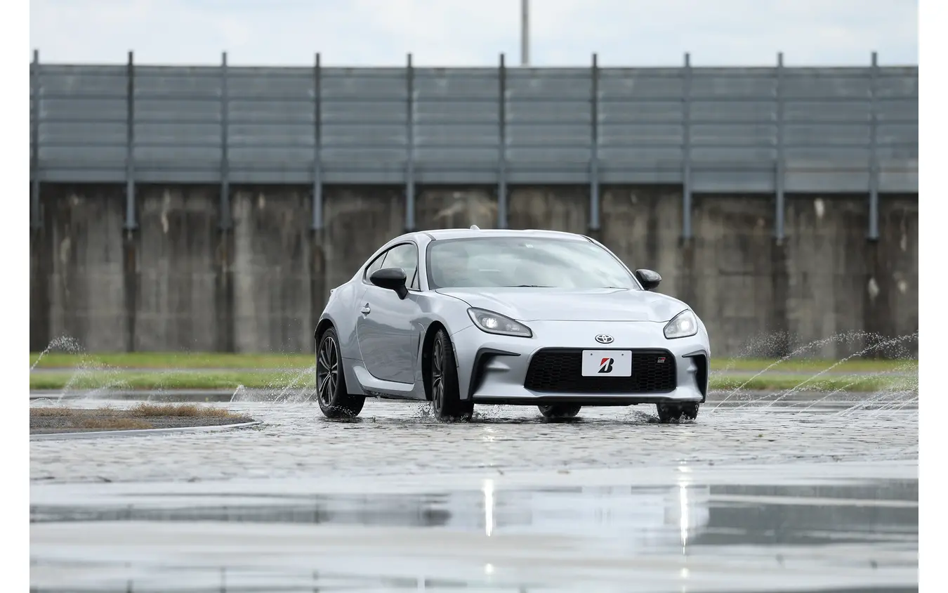 走りも快適性も妥協しない！ レグノGR-X IIIとエコピアNH200の真価