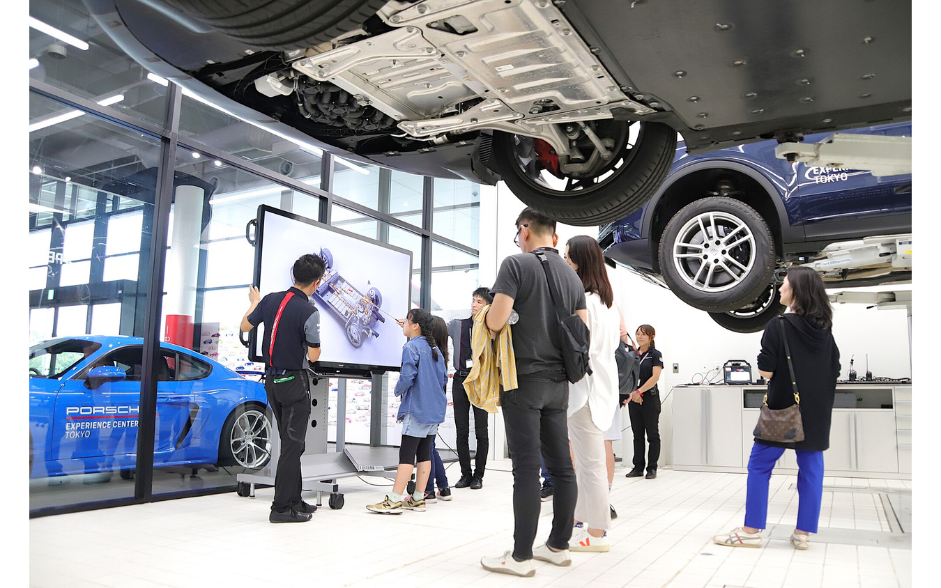 Porsche Kids Tech Class ワークショップ内見学の様子