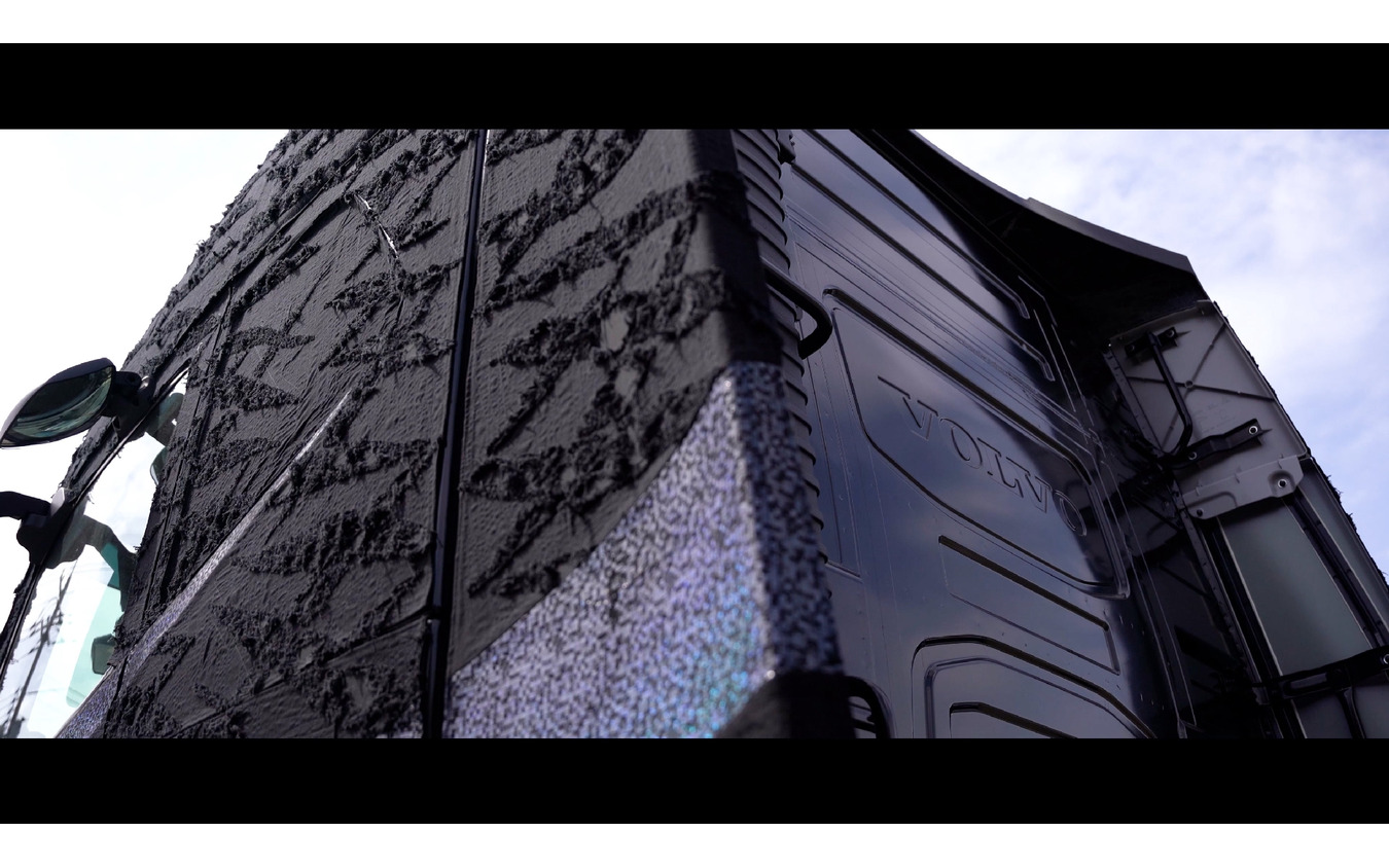 デニムコンセプトボルボトラック「BLUE BLOOD」